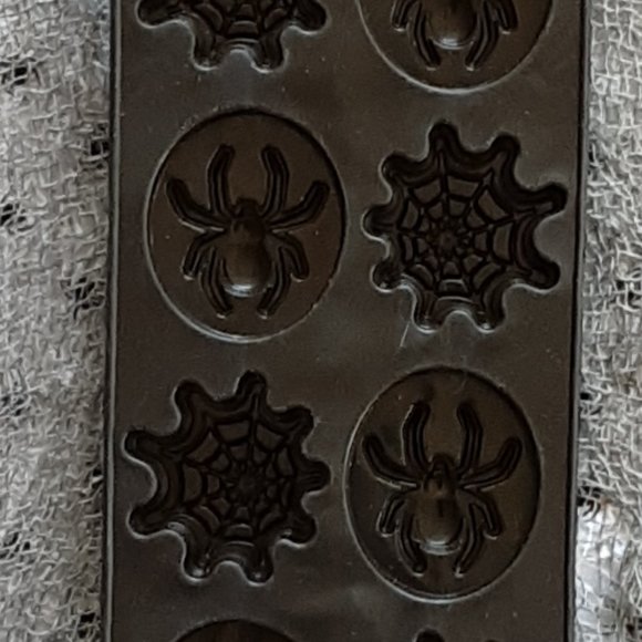 🕷 Spiders Silicone Ice Tray Chocolates Jello Shots Mold Drinks Party Kids New - Picture 4 of 12